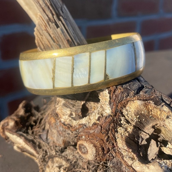 Vintage Brass Bangle with Mother of Pearl Inlay - Picture 4 of 5